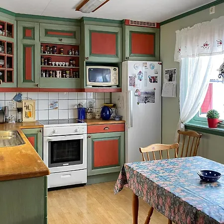 2 Bedroom Stunning In Avery Holiday home Stein