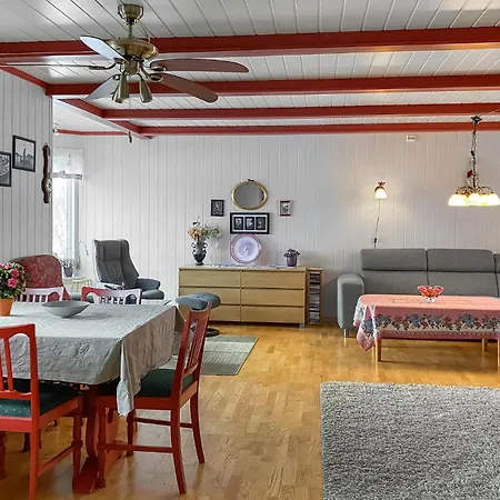 2 Bedroom Stunning In Avery Holiday home Stein